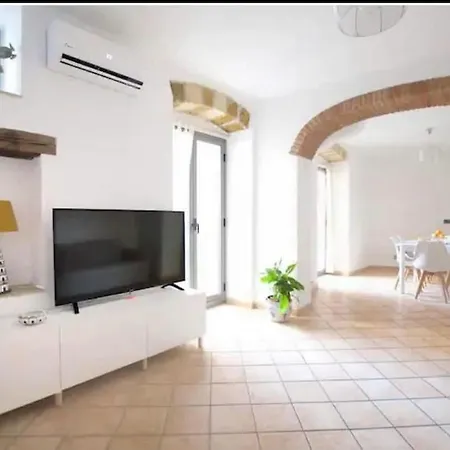 Charming Apartment *